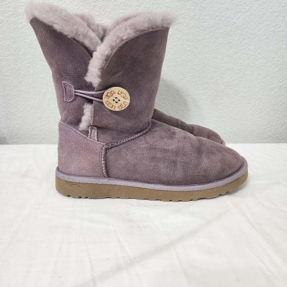 Ugg Bailey Button Lavender Sheepskin Boot Size 7 - Picture 7 of 14